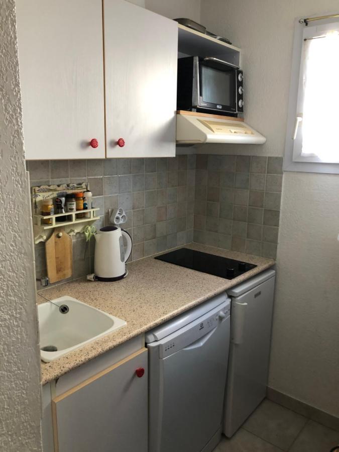 A 2 Pieces Pour 4 Personnes, Terrasse Avec Vue Piscine *
